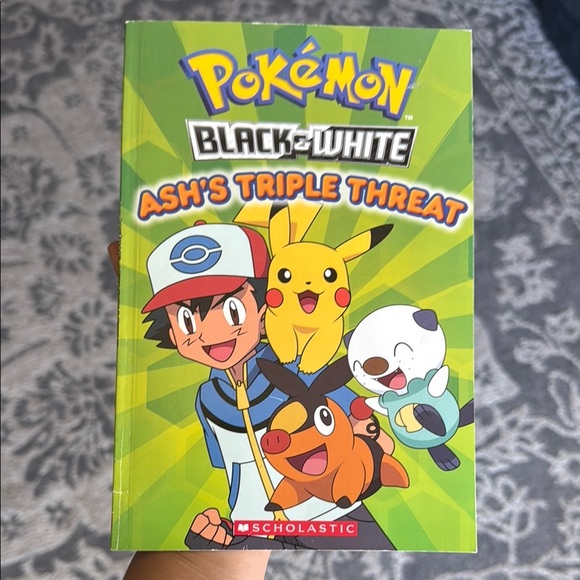 Scholastic Pokémon Black & White Book - Picture 1 of 4